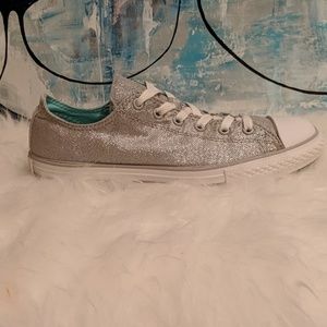 Juniors Converse Size 6.